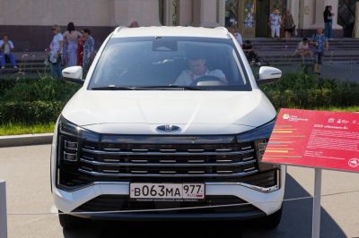 Front view of SUV with distinctive grille and LED headlights
