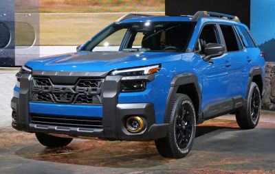 Bold front and side view with rugged grille and roof rails