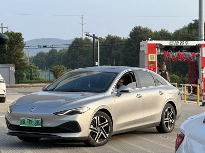 2024 Roewe D7 3/4 front-left view