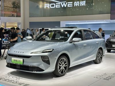 2026 Roewe D6 3/4 front-left view