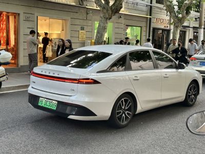 Sleek rear with continuous LED taillight and tinted windows