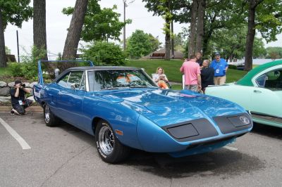 Muscle car with aerodynamic front nose and large rear wing