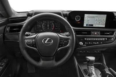 Multifunction steering wheel and digital instrument cluster with infotainment display.
