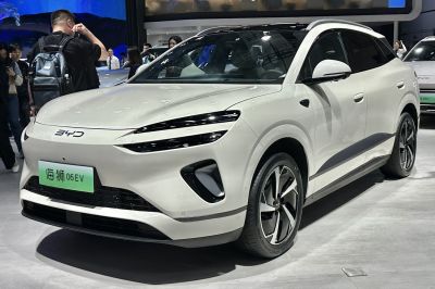 2026 BYD Sea Lion 06 3/4 front-left view