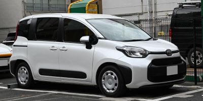 Compact MPV with distinctive front fascia and sliding rear doors