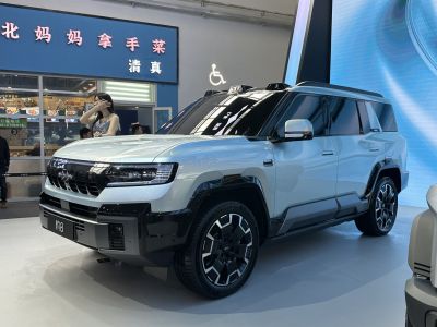 Bold front grille and angular body design of an SUV