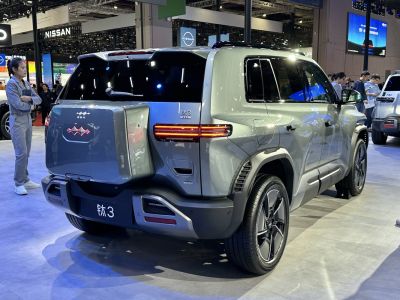 Rear and side view of SUV with boxy tailgate and LED taillights