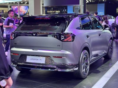 Modern SUV rear with blacked-out window and LED taillight cluster