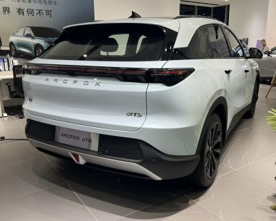 Rear view with LED tail light bar and modern rear bumper