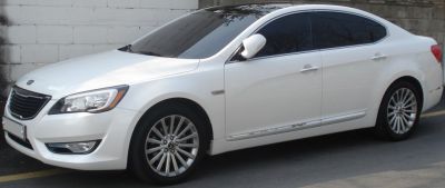 2010 Kia Cadenza I 3/4 front-left view