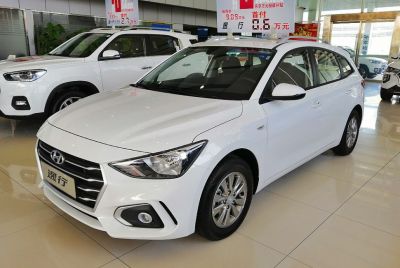 2017 Hyundai Celesta Station Wagon 3/4 front-left view