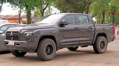 2024 Mitsubishi L200 VI Double Cab 3/4 front-left view