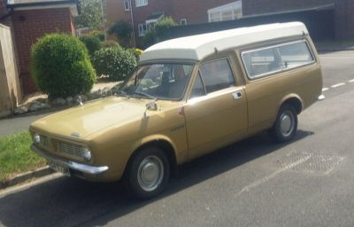 Station wagon with raised white roof canopy and side mirrors