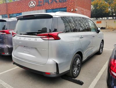 Rear and side view of a modern MPV with distinctive tail lights.
