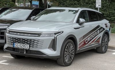 2025 Omoda 9 3/4 front-left view