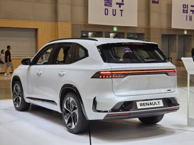 Rear and side view of modern SUV with LED tail lights