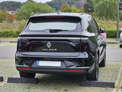 Sleek SUV rear with connected taillights and rear windshield wiper