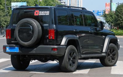 Rear view of SUV with spare tire mounted on tailgate