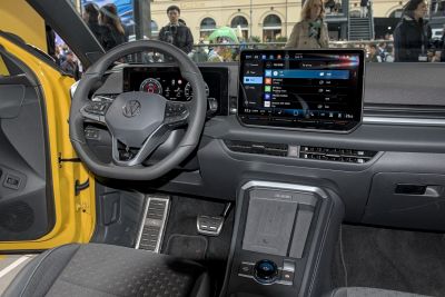 Digital dashboard and large touchscreen infotainment center