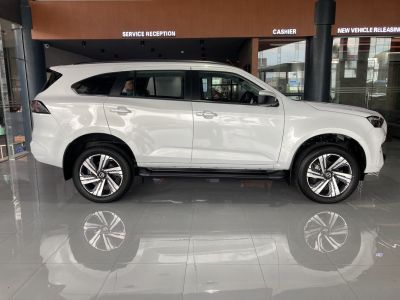 Side profile of an SUV with alloy wheels and sleek doors