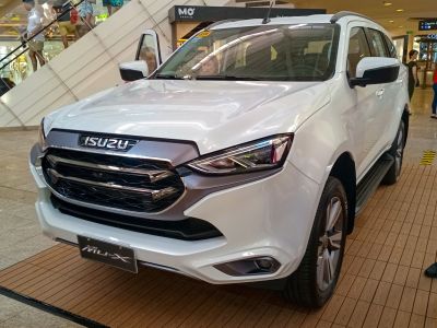 Front view of white SUV with bold grille and LED headlights