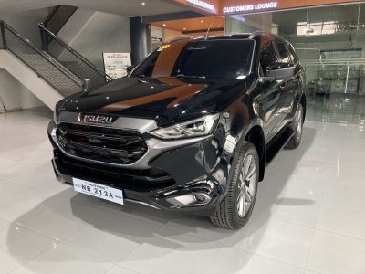 Front grille and LED headlight design of a black SUV
