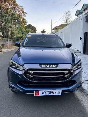 Front grille and angular headlights of a modern SUV