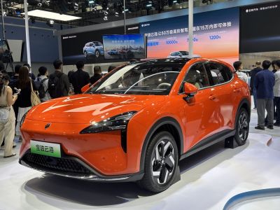 2024 Baojun Yunhai 3/4 front-left view