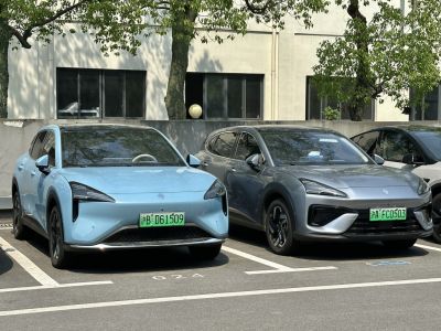 Front view of two Baojun Yunhai electric SUVs with sleek headlights and aerodynamic styling