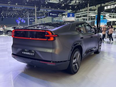 Sleek rear design with full-width LED light bar and aerodynamic shape