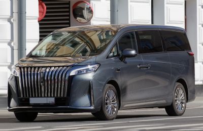 Luxury MPV with bold vertical grille and sleek LED headlamps