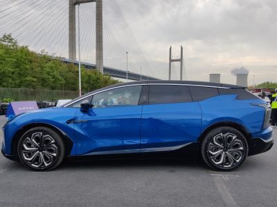 Futuristic SUV side profile with unique wheel design