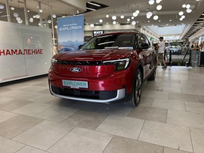 Sleek front design with LED headlights and aerodynamic elements