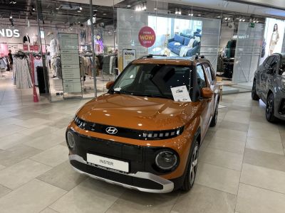 Front view with round headlights and LED light bar