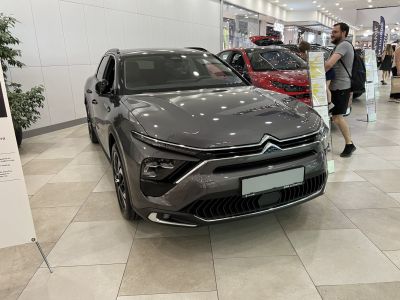 Sleek LED headlights and distinctive front grille design