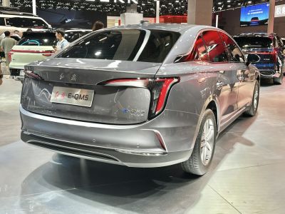Rear view with vertical LED tail lights and sleek aerodynamic trunk