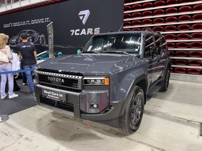 Bold front grille and LED headlights on a robust SUV