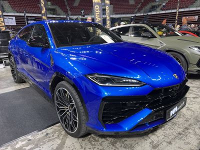 Front exterior and alloy wheel details of a luxury SUV