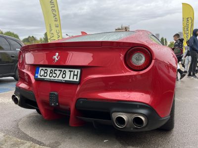 Rear end with round taillights and dual exhaust pipes.