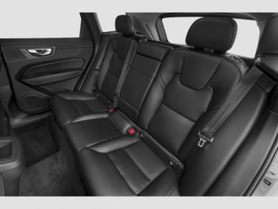 Premium leather rear seats with seatbelts in black upholstery
