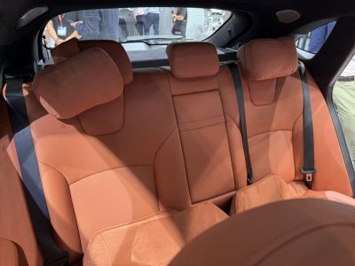 Rear leather seats with headrests and seatbelts