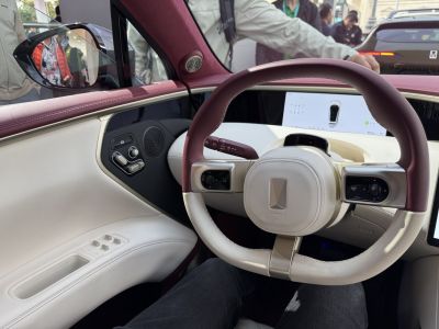 Two-tone steering wheel and digital dashboard display