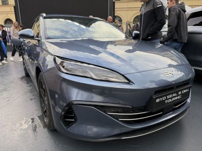 Sleek front end with sharp LED headlamps and aerodynamic styling