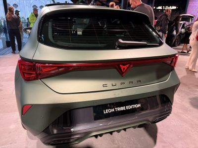 Full-width taillights and sporty rear of a hatchback with rear wiper