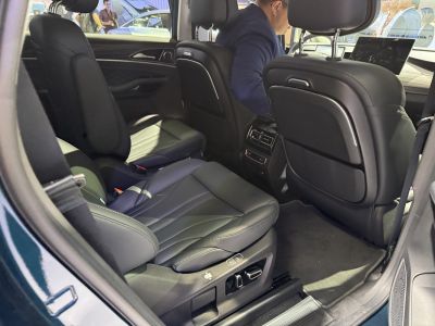 Luxury rear seats with digital adjustment and premium leather upholstery.