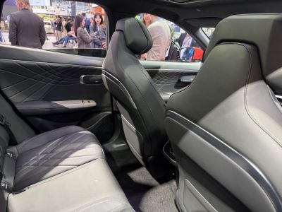 Quilted leather rear seats and door panels with modern design