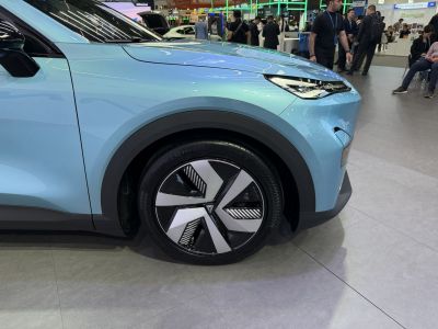 Front side with modern headlight and geometric wheel rim