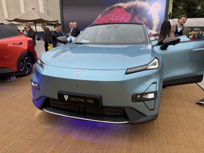 Sharp headlights and smooth aerodynamic front design with blue finish