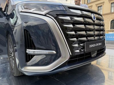 Bold front grille and LED headlights with chrome accents