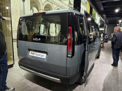 Rear design with vertical taillights and sliding side doors